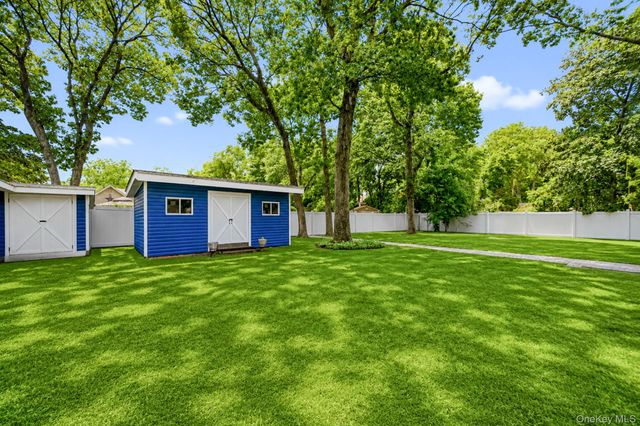 208 Avenue C, Ronkonkoma, NY 11779