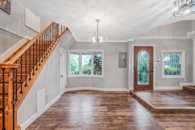 208 Avenue C, Ronkonkoma, NY 11779