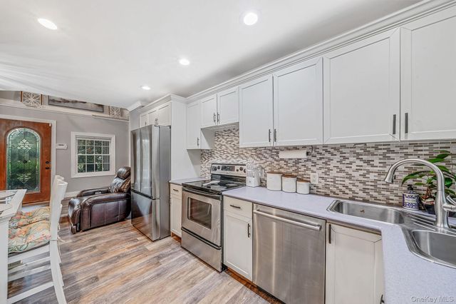 208 Avenue C, Ronkonkoma, NY 11779