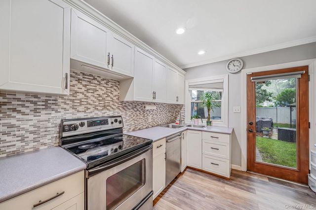 208 Avenue C, Ronkonkoma, NY 11779