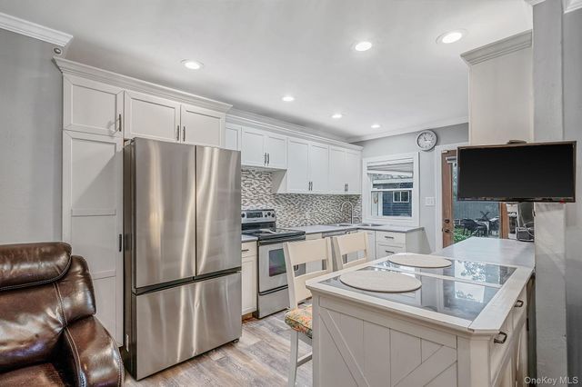 208 Avenue C, Ronkonkoma, NY 11779