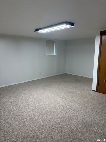 611 W KELLAR Parkway, Peoria, IL 61614