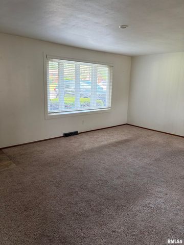 611 W KELLAR Parkway, Peoria, IL 61614