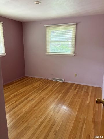 611 W KELLAR Parkway, Peoria, IL 61614