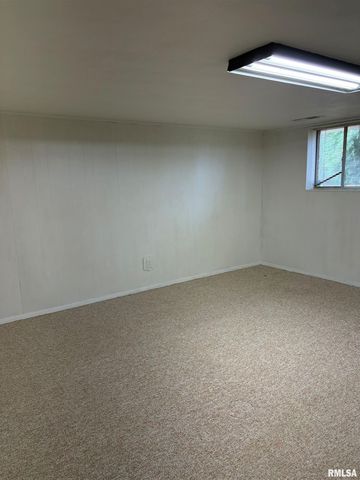 611 W KELLAR Parkway, Peoria, IL 61614