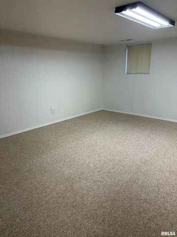 611 W KELLAR Parkway, Peoria, IL 61614