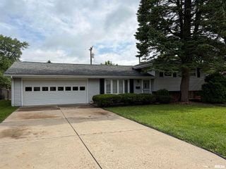611 W KELLAR Parkway, Peoria, IL 61614
