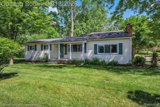 470 Oak Grove Drive, Lake Orion, MI 48362