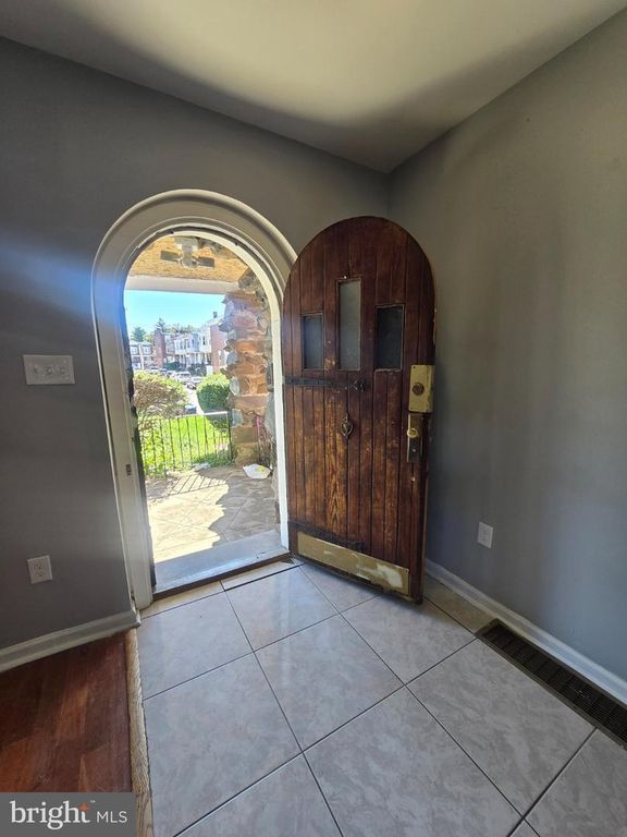 629 E WOODLAWN ST, PHILADELPHIA, PA 19144 — photo 2