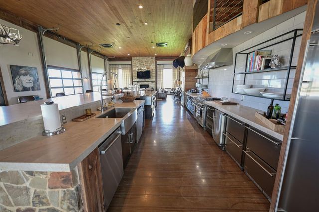 3805 Guenther Road, La Grange, TX 78945