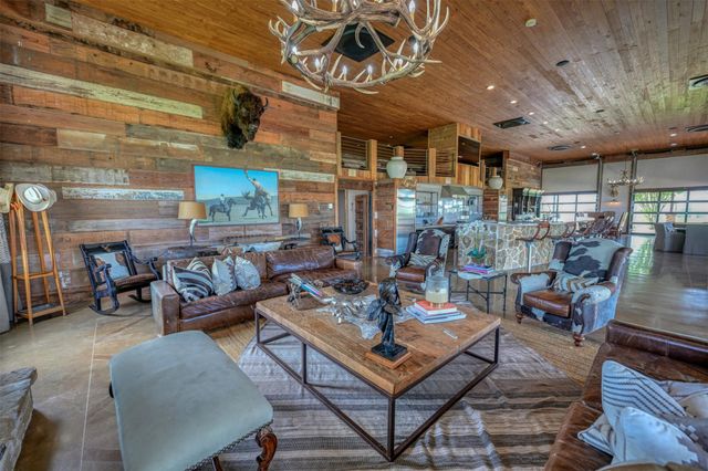 3805 Guenther Road, La Grange, TX 78945