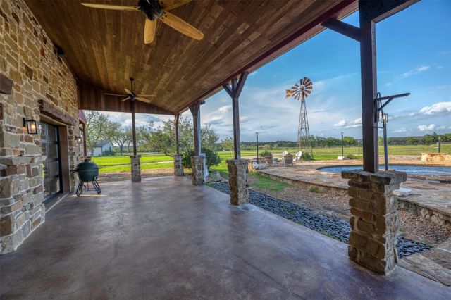 3805 Guenther Road, La Grange, TX 78945