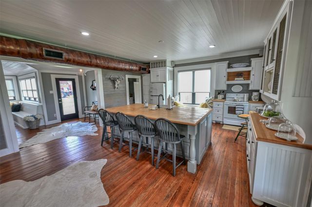 3805 Guenther Road, La Grange, TX 78945