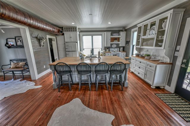 3805 Guenther Road, La Grange, TX 78945