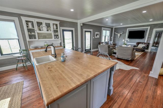 3805 Guenther Road, La Grange, TX 78945