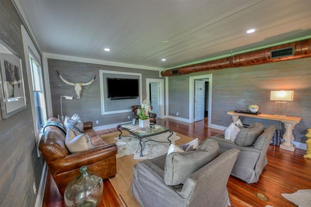 3805 Guenther Road, La Grange, TX 78945