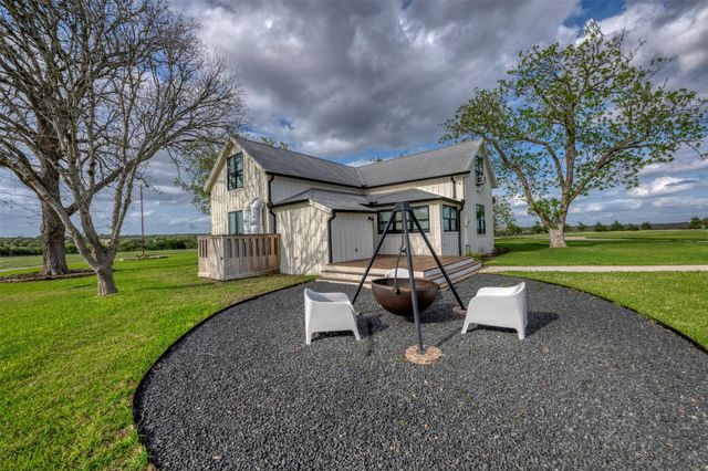 3805 Guenther Road, La Grange, TX 78945