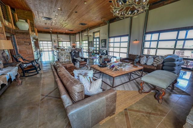 3805 Guenther Road, La Grange, TX 78945