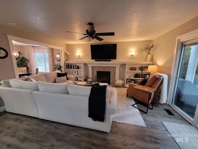 4355 N Borrego, Boise, ID 83713