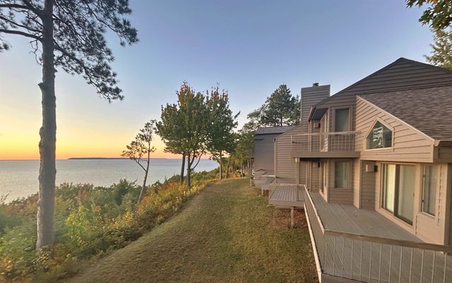 10 Vantage Pointe, Glen Arbor, MI 49630