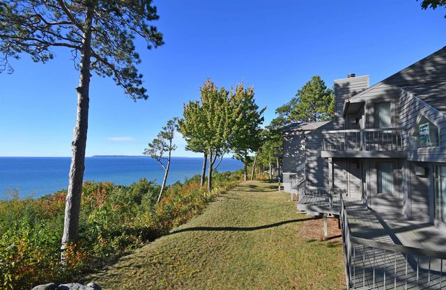 10 Vantage Pointe, Glen Arbor, MI 49630