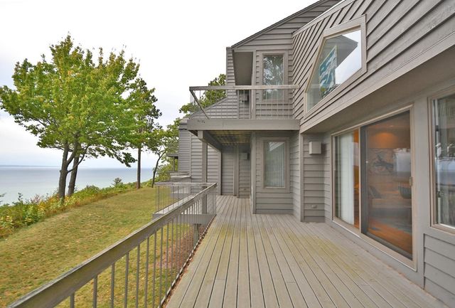 10 Vantage Pointe, Glen Arbor, MI 49630