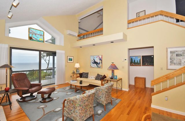 10 Vantage Pointe, Glen Arbor, MI 49630