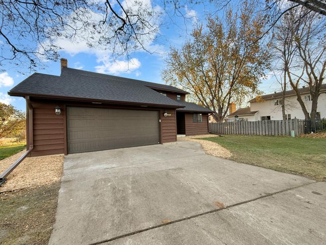 2939 Maple Street N, Fargo, ND 58102