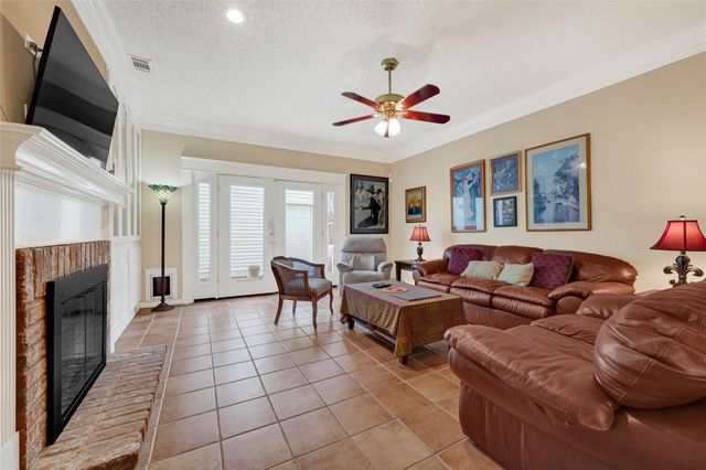 5901 Woodway Place Ct, Houston, TX 77057