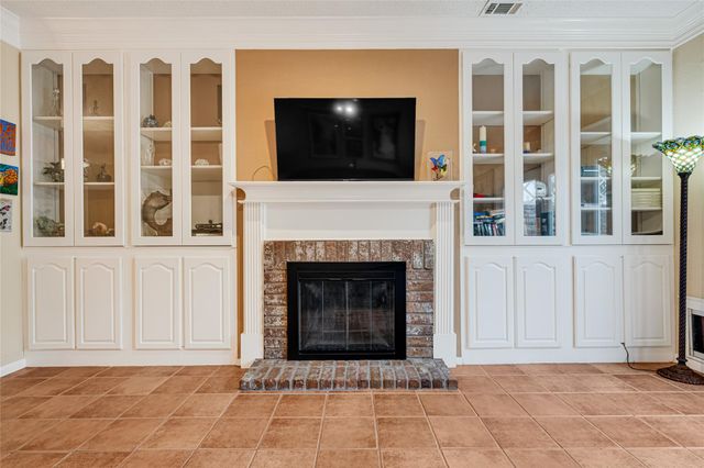 5901 Woodway Place Ct, Houston, TX 77057