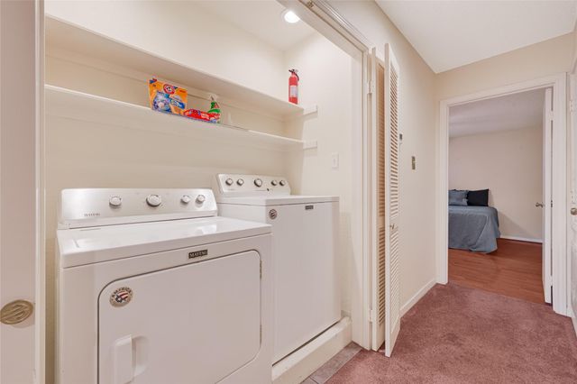 5901 Woodway Place Ct, Houston, TX 77057