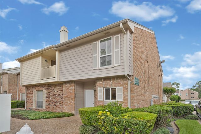 5901 Woodway Place Ct, Houston, TX 77057