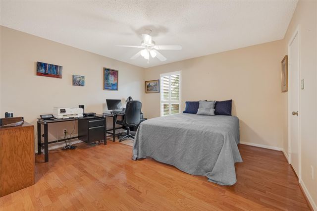 5901 Woodway Place Ct, Houston, TX 77057