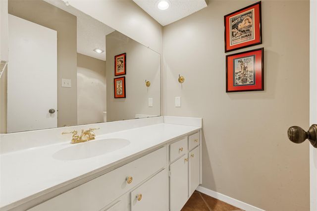 5901 Woodway Place Ct, Houston, TX 77057