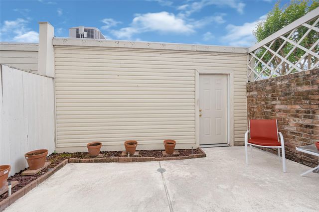 5901 Woodway Place Ct, Houston, TX 77057