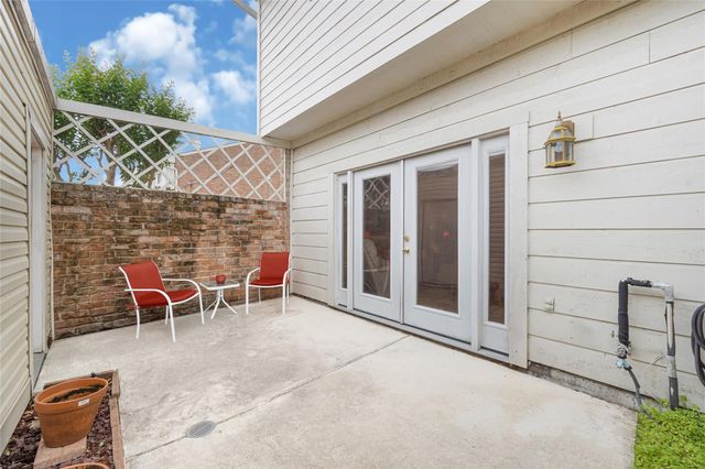 5901 Woodway Place Ct, Houston, TX 77057