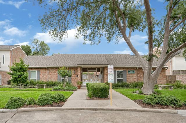 5901 Woodway Place Ct, Houston, TX 77057
