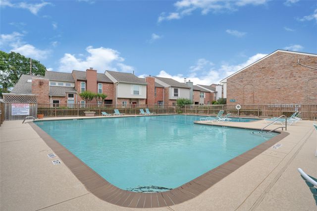 5901 Woodway Place Ct, Houston, TX 77057