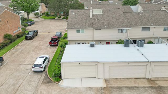5901 Woodway Place Ct, Houston, TX 77057