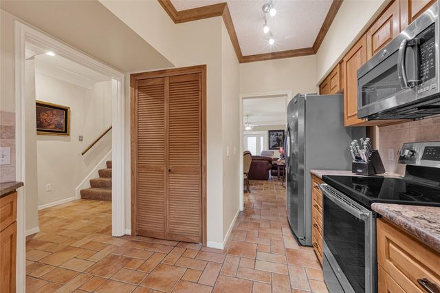 5901 Woodway Place Ct, Houston, TX 77057