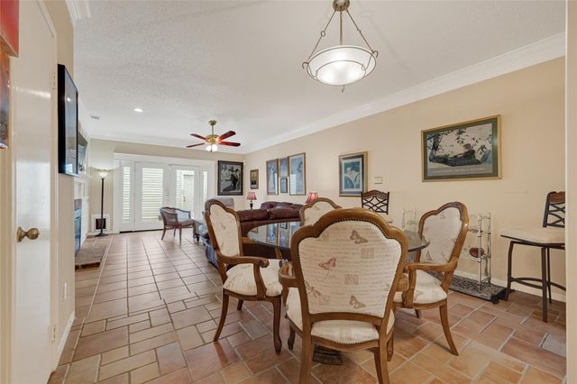 5901 Woodway Place Ct, Houston, TX 77057