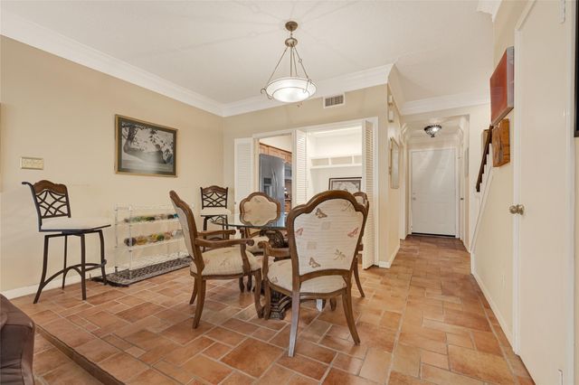 5901 Woodway Place Ct, Houston, TX 77057