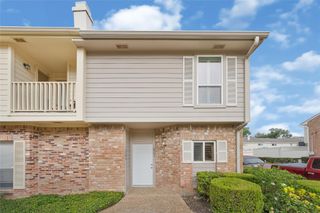 5901 Woodway Place Ct, Houston, TX 77057