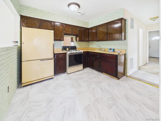 140 Regis Drive, Staten Island, NY 10314