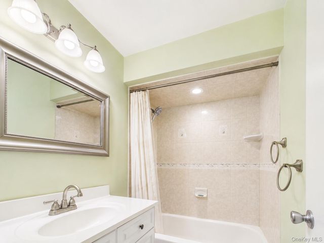 140 Regis Drive, Staten Island, NY 10314