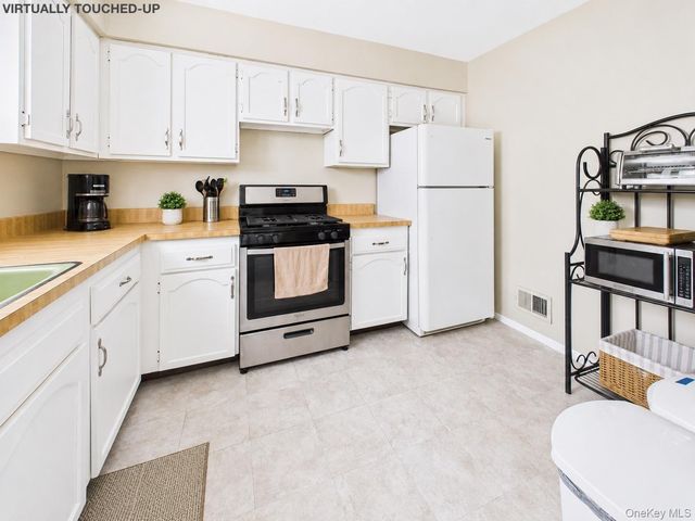 140 Regis Drive, Staten Island, NY 10314