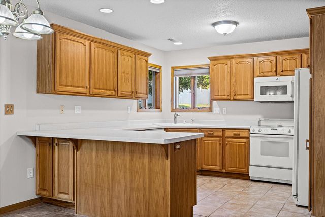 823 Windhill STREET, Onalaska, WI 54650
