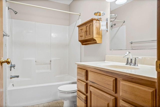 823 Windhill STREET, Onalaska, WI 54650
