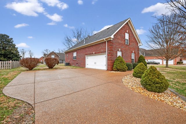 1032 Grider Dr, Gallatin, TN 37066