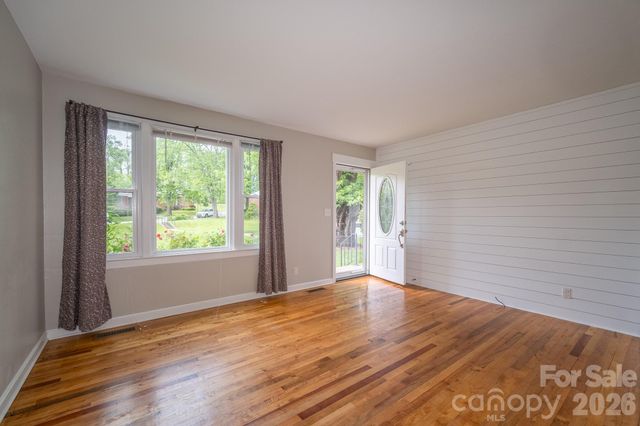 41 Trowbridge Lane, Brevard, NC 28712